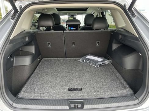 New 2026 Volkswagen Tiguan SE FWD image 24