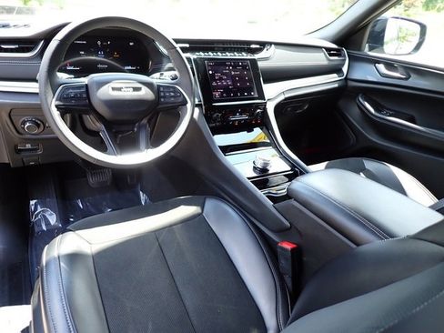 Certified 2023 Jeep Grand Cherokee Altitude image 18