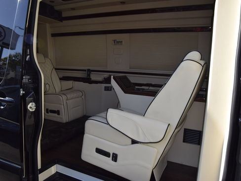 Used 2017 Mercedes-Benz Sprinter 2500 image 11
