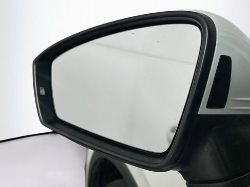 Used 2021 Volkswagen Tiguan SE w/ Panoramic Sunroof Package image 16