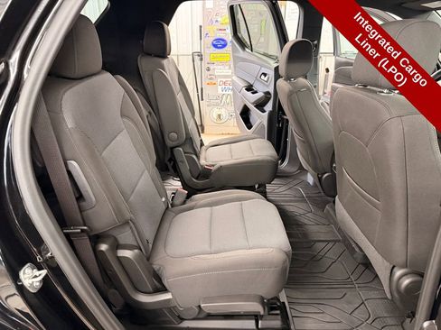 Used 2023 Chevrolet Traverse LT image 34