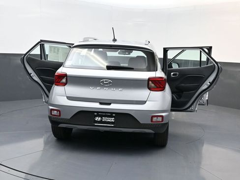 Certified 2025 Hyundai Venue SEL image 23