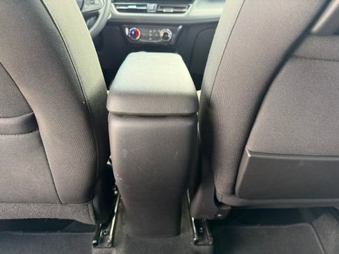 Used 2025 Chevrolet TrailBlazer LT AWD/4WD image 19