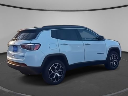 Used 2025 Jeep Compass Limited image 8