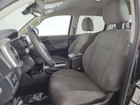 Used 2022 Toyota Tacoma SR5 w/ Technology Package RWD image 13