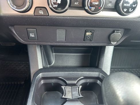 Used 2018 Toyota Tacoma SR w/ SR Convenience Package image 5