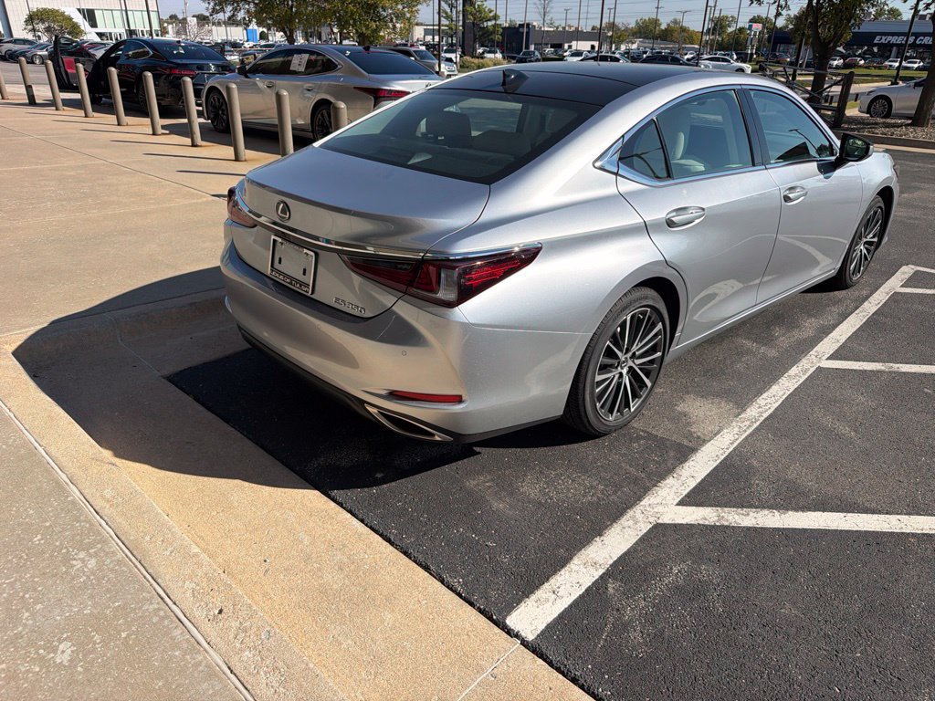 Certified 2025 Lexus ES 350 w/ Premium Package FWD image 3