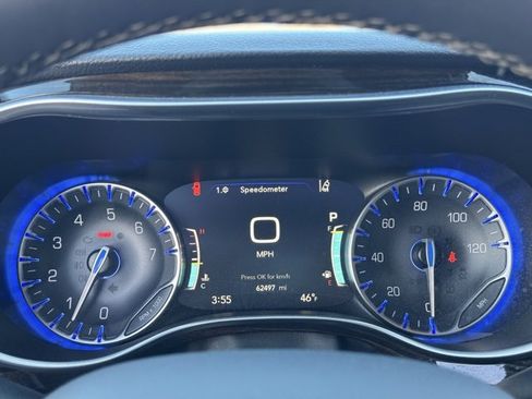 Used 2023 Chrysler Pacifica Limited image 25