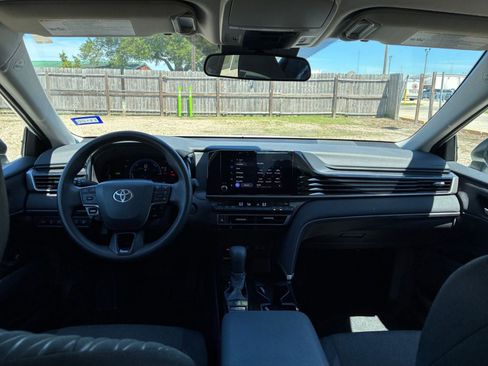 Used 2025 Toyota Camry LE FWD image 28