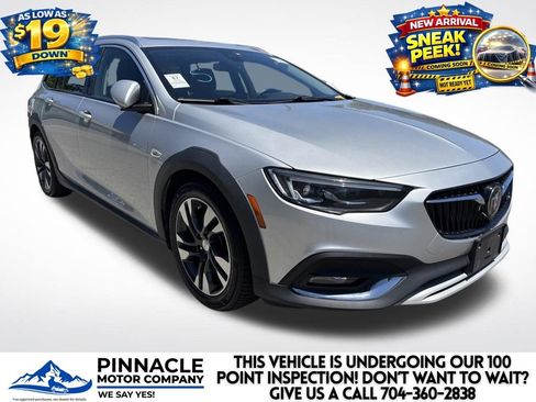 Used 2018 Buick Regal Essence w/ Driver Confidence Package #1 AWD/4WD image 1