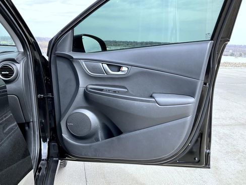 Used 2021 Hyundai Kona Limited image 17