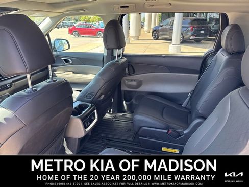 Used 2025 Kia Carnival SX FWD image 14