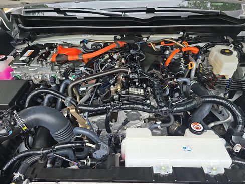 Certified 2025 Toyota Tacoma TRD Off-Road w/ TRD Off Road Premium Package AWD/4WD image 31