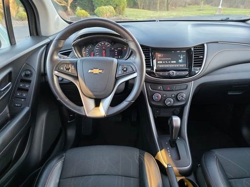 Used 2017 Chevrolet Trax LT w/ LT Convenience Package image 24
