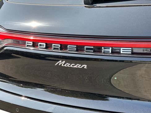 Certified 2025 Porsche Macan AWD/4WD image 31