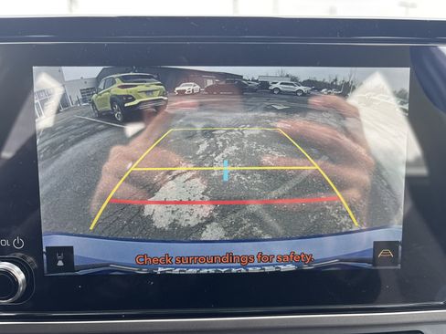 Used 2025 Toyota Camry SE w/ Convenience Package image 26