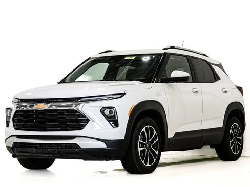 Used 2025 Chevrolet TrailBlazer LT FWD image 3