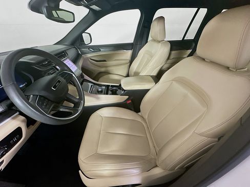 Used 2023 Jeep Grand Cherokee Limited RWD image 13