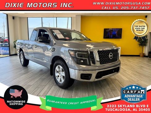 Used 2017 Nissan Titan SV RWD image 1