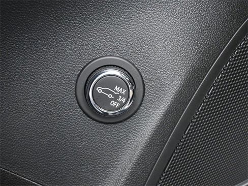 Used 2025 Buick Envision Preferred image 18