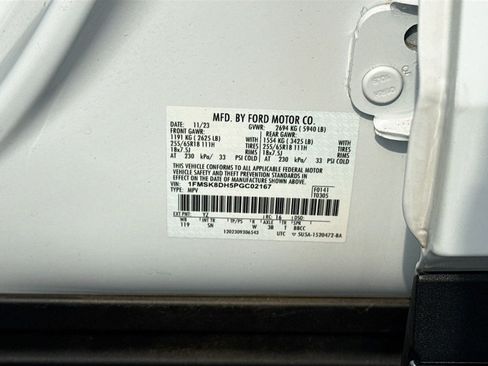 Used 2023 Ford Explorer XLT w/ Equipment Group 202A AWD/4WD image 32