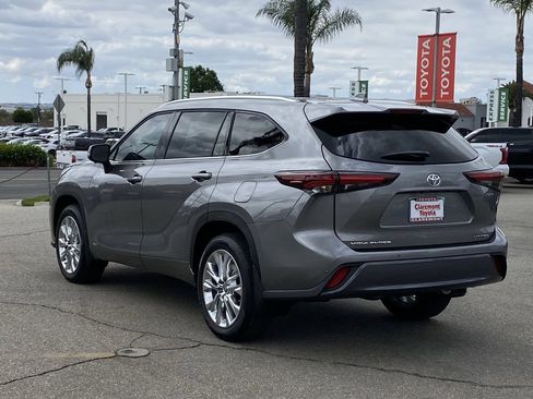 Certified 2026 Toyota Highlander Limited AWD/4WD image 40