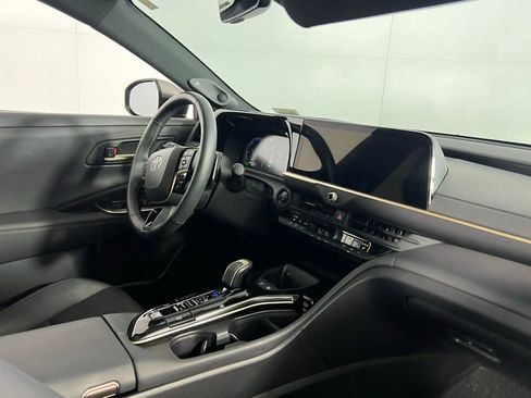 Used 2025 Toyota Crown Platinum image 32