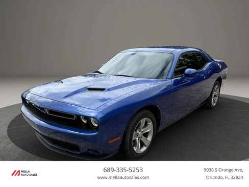 Used 2018 Dodge Challenger SXT image 1