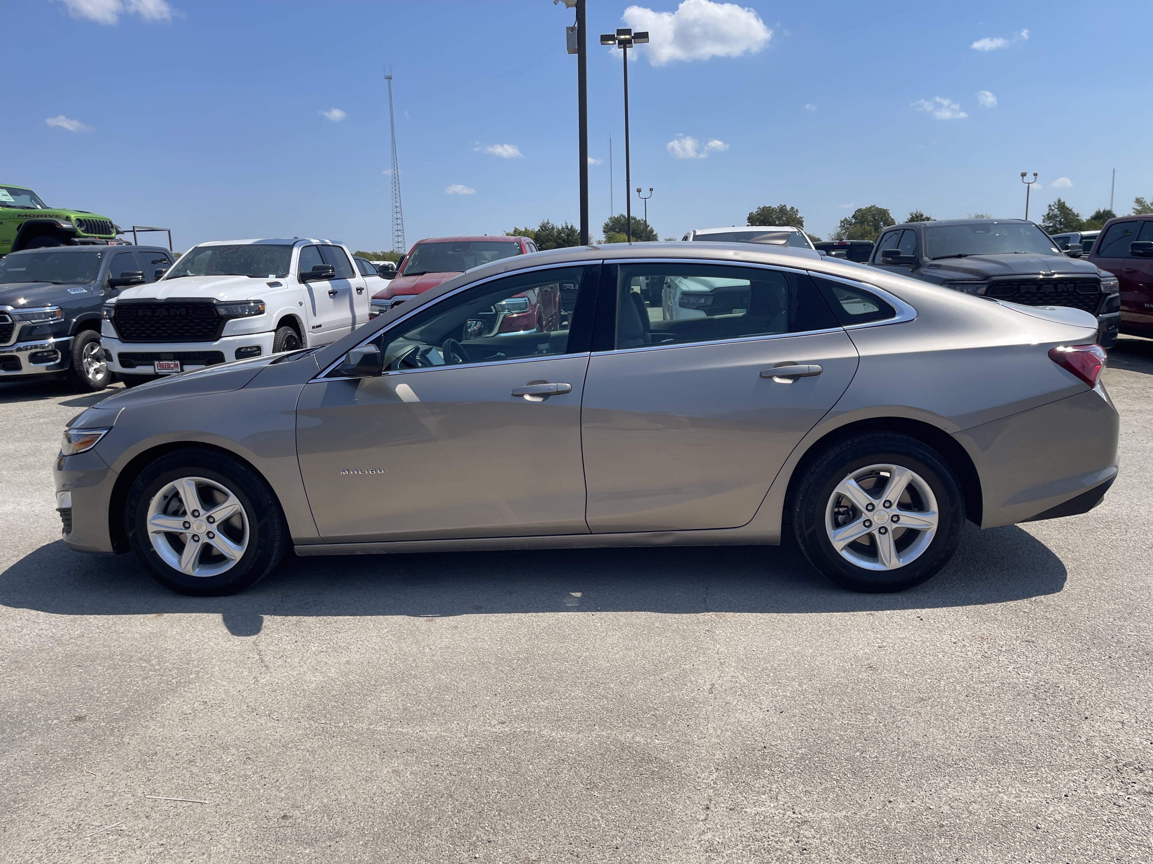 Used 2022 Chevrolet Malibu LT FWD image 8