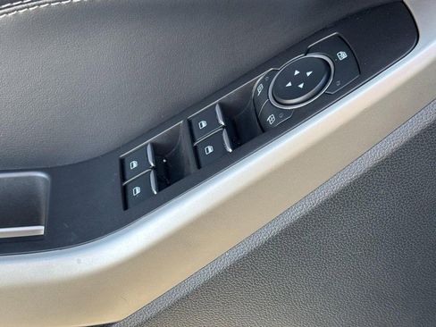 Used 2023 Ford Explorer XLT AWD/4WD image 19