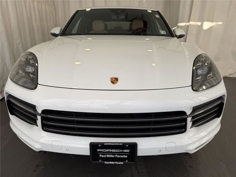 Certified 2022 Porsche Cayenne Platinum Edition image 6