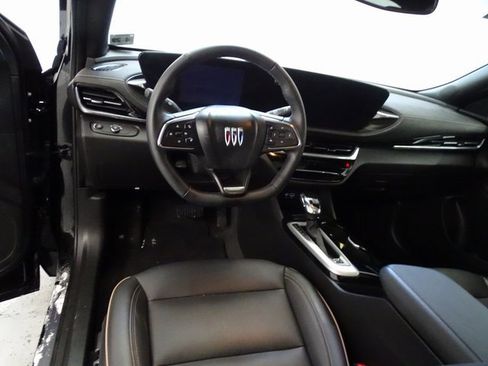 Certified 2024 Buick Envista Avenir image 5