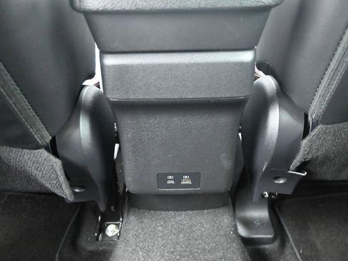 Used 2024 Mitsubishi Outlander Sport SE image 32