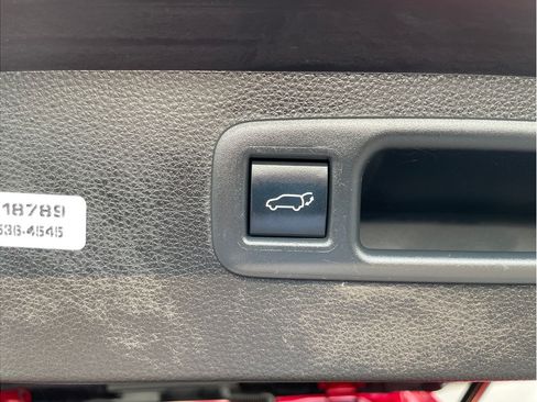 Used 2021 Toyota Highlander XLE AWD/4WD image 17