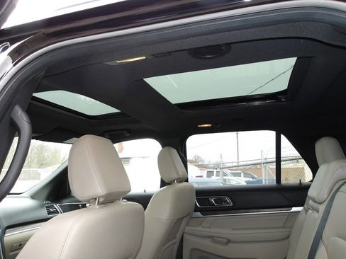 Used 2018 Ford Explorer Limited image 17