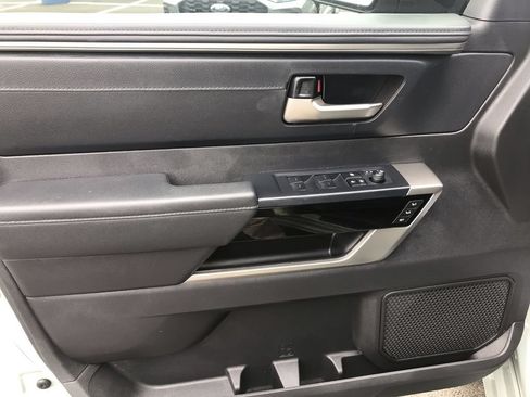 Used 2025 Toyota Tundra Limited AWD/4WD image 15