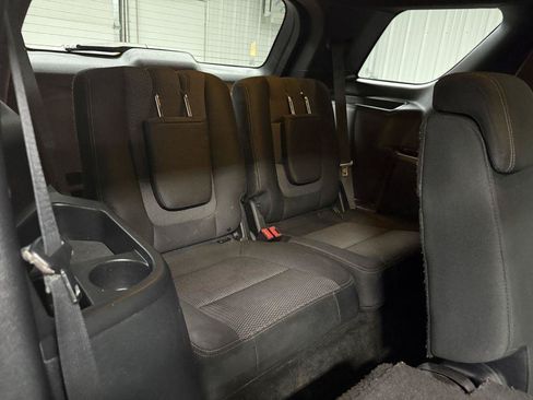 Used 2017 Ford Explorer XLT AWD/4WD image 34
