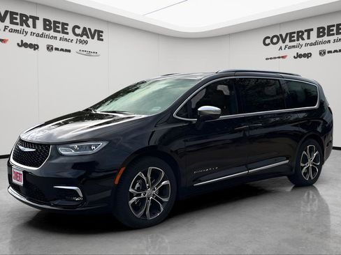 New 2026 Chrysler Pacifica Pinnacle image 3