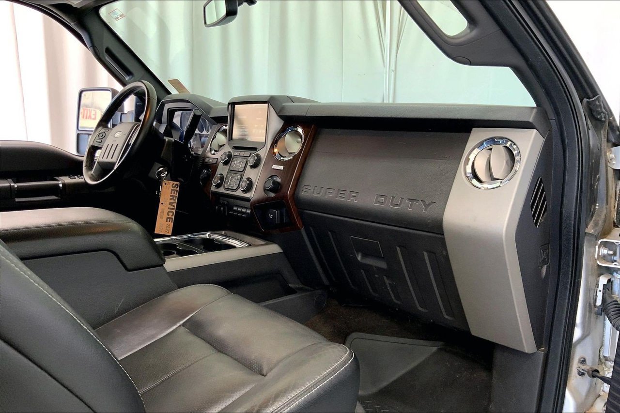 Used 2016 Ford F250 Lariat w/ Lariat Ultimate Package AWD/4WD image 28