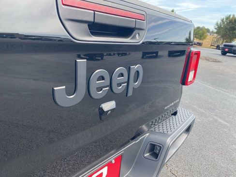 Used 2025 Jeep Gladiator Sport image 37