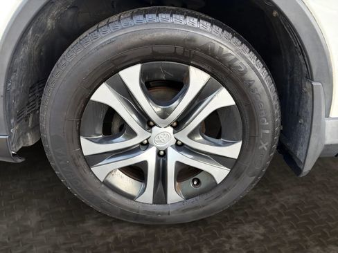 Used 2017 Toyota RAV4 LE w/ Carpet Mat Package AWD/4WD image 25