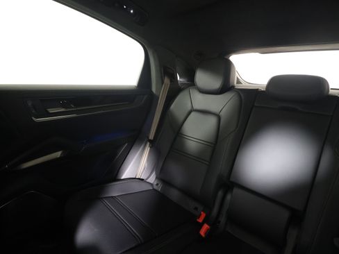 New 2025 Porsche Cayenne Turbo AWD/4WD image 15
