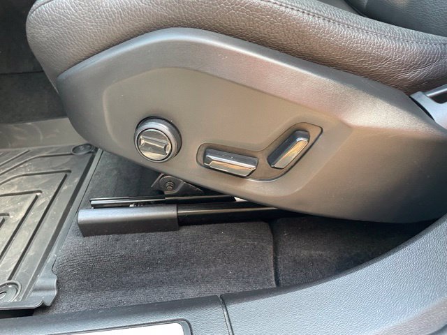 Used 2024 Volvo XC60 B5 Plus AWD/4WD image 14