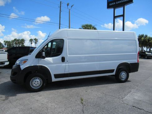 Used 2026 RAM ProMaster 2500 w/ Convenience Group FWD image 2