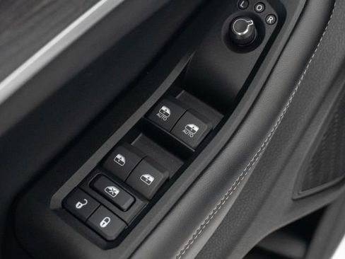 Used 2023 Jeep Grand Cherokee Limited AWD/4WD image 16