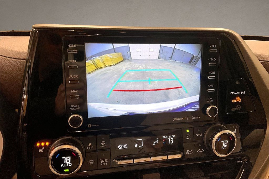Used 2020 Toyota Highlander XLE AWD/4WD image 15