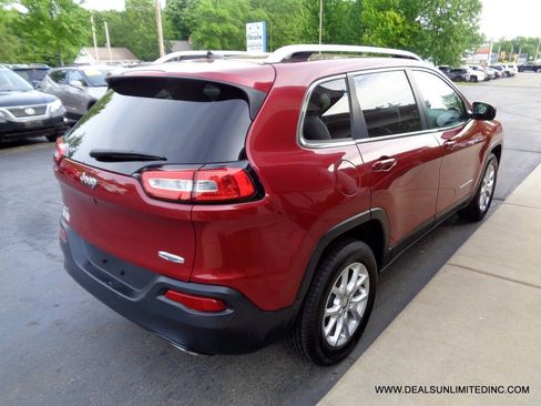 Used 2017 Jeep Cherokee Latitude w/ True North Edition AWD/4WD image 3