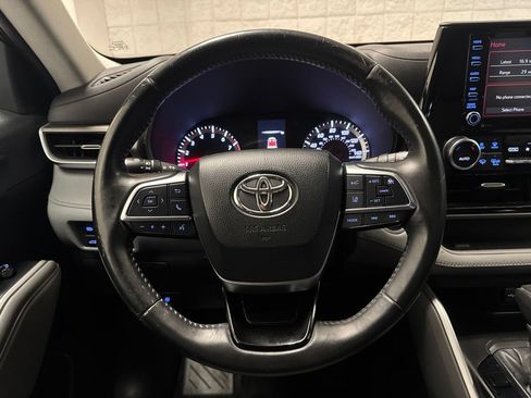 Used 2021 Toyota Highlander LE AWD/4WD image 20
