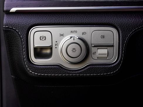 Used 2023 Mercedes-Benz GLS 580 4MATIC image 32