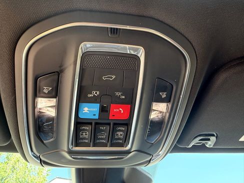 Used 2022 Jeep Wagoneer Series I w/ Premium Group I AWD/4WD image 23
